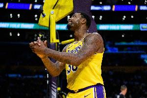 急需找到手感！斯玛特半场4中0&罚球4中4拿到4分3助