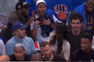 让人羡慕！爱德华兹现场脱比赛球衣送给球迷 后者惊呼OMG