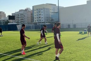 塞鸟加入国足抢圈训练，球迷：出球明显比其他人轻盈娴熟😁