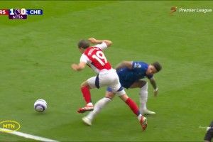 🤬恩佐气炸了！特罗萨德跳水假摔成功骗过了边裁