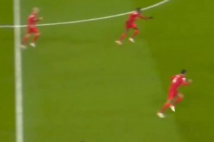 球迷：可以说他防不住，但不能说他不拼！