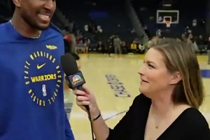 卢尼赛前接受采访时，用手挡住了飞来的篮球，避免女记者被砸头