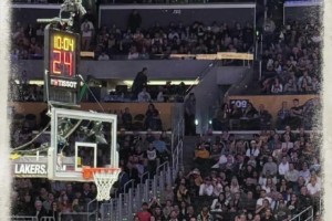 蔡依林居然也是东契奇的的球迷😲！今天她来到湖人现场看球，并在社媒发照片