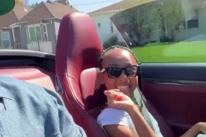 宠女狂魔啊！没有比赛的日子，老詹开车带女儿朱莉兜风🥰