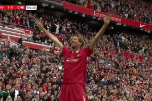 利物浦传奇打破僵局！庞格勒传中克劳奇头球顶入死角！