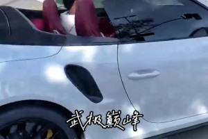 👀父子俩咋不开一个车，也不知道省点油🤪