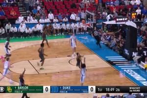 疯狂三月杜克大学晋级16强！状元大热弗拉格砍下18+9+6