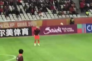 依木兰与王钰栋这段练球视频有没有让你想起谁