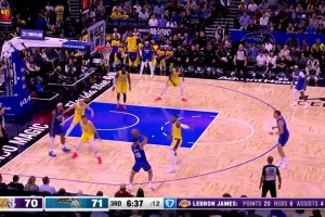 湖三崩再现！湖人被魔术打出一波21-5，瞬间落后17分！