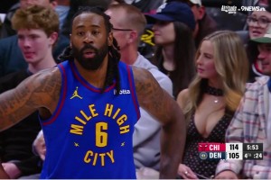 必须加鸡腿！昨日小乔丹身后惊现一丰满美女，被摄影师敏锐捕捉😍