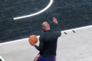 谁能想到这么逗比的老詹今天竟然压哨绝杀了😂😂😂