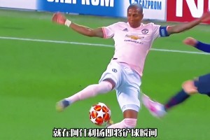 🤣球迷：终于知道，C罗为什么被叫做罗三岁了！