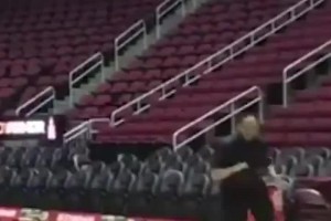 全是下饭操作😅美媒晒出A-史密斯在体育方面的炸裂高光集锦