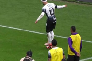 这是光头还是“异形”🤣甲亢哥到少林寺出家啦，看着有点懵