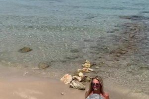 傲人身材！皇马新晋的意大利美女主持这谁顶得住啊🧘🧘