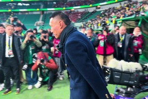 于大宝退役仪式⚽️还能听见球迷高喊：“大宝天天见！”