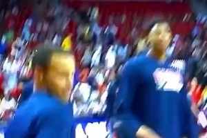 真是太美辣！😍周玲安穿上河村勇辉的球衣，美美地拍了个视频！