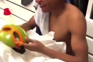 🤣好像我才是那个礼物？姆巴佩：到底是谁过生日？