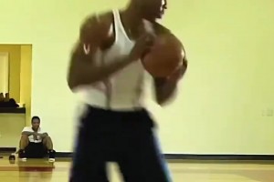 霍华德当年这套装备真的绝，整个就是机械战士