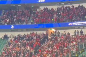 听得人热血沸腾!成都蓉城远征军球迷硬核呐喊响彻北京工体！