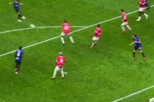 现场实拍：恰尔汗奥卢米兰德比破门后选择滑跪庆祝😱