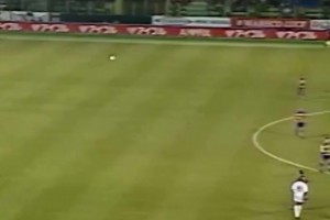 拉都拉不住！阿德里亚诺帕尔马时期的推土机式破门🤯