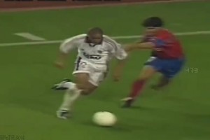 带炮边后卫！卡洛斯：目光所至，皆在射程！