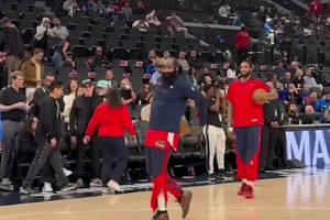 甲方爸爸的需求😂登哥在地上耍了一套醉拳让小琼斯在空中还原