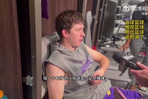 路走宽了！里夫斯谈给詹姆斯的空接：我想和10年前的他一起打球