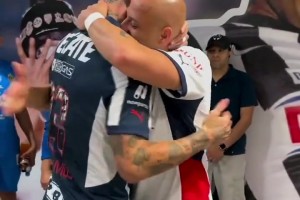 两位皇马名宿水爷&小豌豆在墨西哥联赛相遇