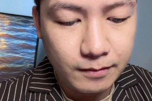 节目效果还是！？卤鹅哥现场抱住甲亢哥的女翻译不放手😅