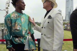 五星上将麦克阿瑟也来了！？甲亢哥在深圳遇到了美国熟人🤣