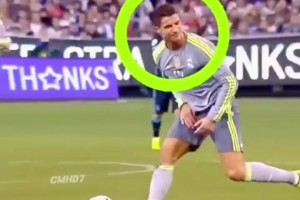 🤣这一脚意图不明！C罗：好家伙，你往哪踢呢？