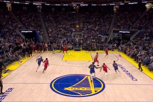 你可以永远相信！库里节末自信飙进超远三分🎯全场瞬间起立！