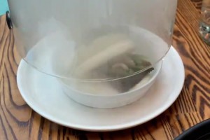 库里采访为库嫂的店打广告🥰这家餐厅装潢&菜式看起来不错啊~