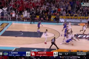 离谱💀夏普绝杀不做假动作坚决出手 反而在空中把球放地上……