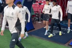 大战一触即发🔥皇马众将抵达酋长球场踩场训练