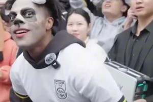 顶流！C罗评论甲亢哥中国行：棒极了👍