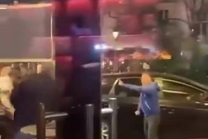 火爆！维拉球迷和巴黎球迷在街头发生大规模冲突