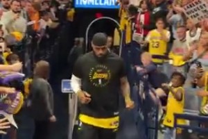 优质偶像！詹姆斯今日提前到球馆热身，已有大批球迷现场等待