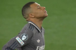 💥赛场近距离：赖斯任意球梅开二度后，姆巴佩满脸绝望！