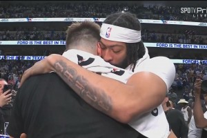 聊了啥？重磅交易两大主角东契奇与浓眉 赛后拥抱致意&耳语