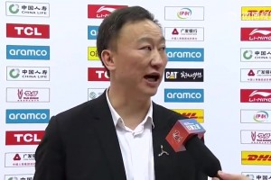 今天认真接受采访！G1时，青岛主帅刘维伟24秒采访快速开溜