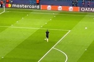 还没走出来😅马丁内斯登场热身，遭遇巴黎球迷震天狂嘘