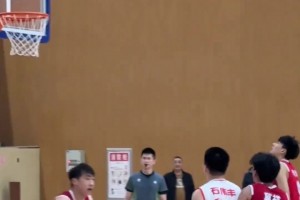 这静态天赋是真可以啊！杨瀚森站帽余嘉豪，动都不带动的！