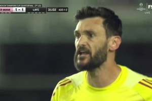 懵了😂洛里指挥人墙时梅西任意球快发破门，洛里摊手投诉