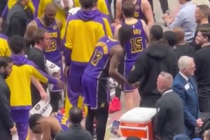 今天的头号主角！东契奇拿了45分下场后，湖人替补席一片欢呼！