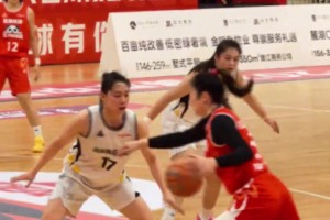 来欣赏李梦教科书级别的背后运球过人