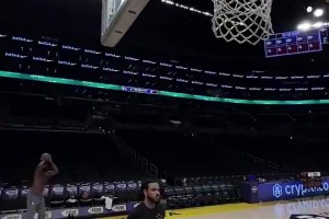 备战火湖大战！老詹赛前热身连中超远三分，状态相当火热！