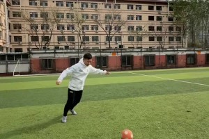 没想到欧冠结束3天，中国球员就踢出了超越赖斯的弧线球🤣